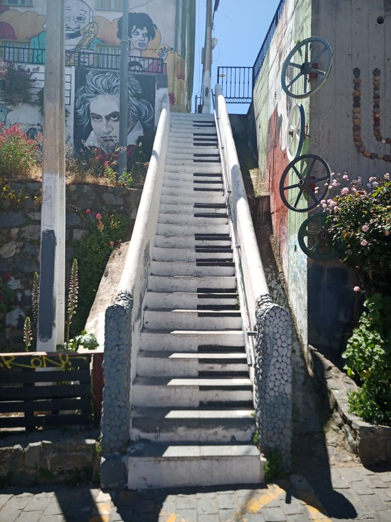 Escaladera Piano in Valparaiso, Chile